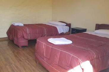 هتل Las Palmeras Eco Hostel