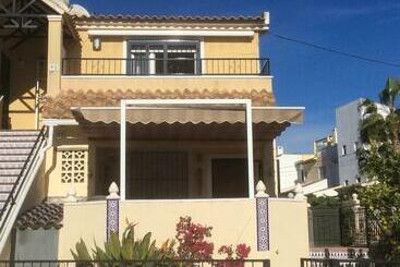 Heads 2 Holiday Homes Townhouse - أوريويلا