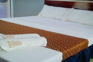 Reddoorz Plus @ Taj Hotel Tuguegarao