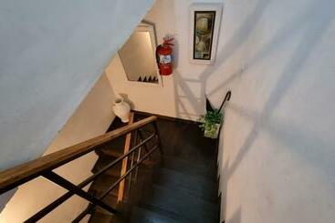 پانسیون White House   Hospedaje Con Desayuno