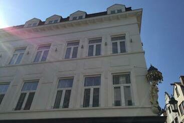 هتل Antwerp Business Suites