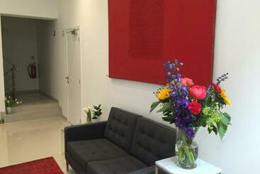هتل Antwerp Business Suites
