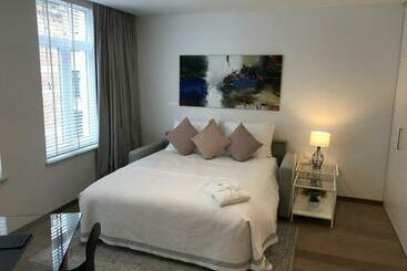هتل Antwerp Business Suites