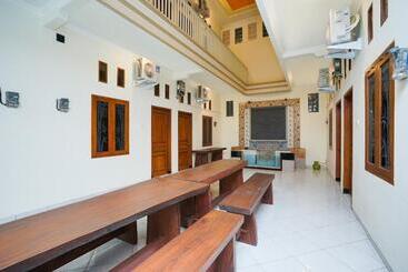 הוסטל Penginapan Anggrek Syariah 2 By Oyo Rooms