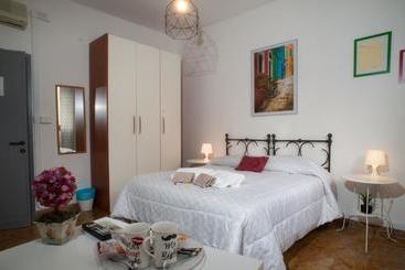 تختخواب و صبحانه Guesthouse Amici Miei