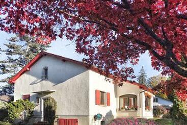 مبيت وإفطار Lindo Lugar   Just A 7 Minute Walk From The Airport