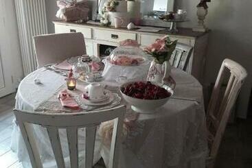 تختخواب و صبحانه Bb Lady