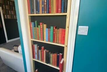 هاستل The Library Style Room