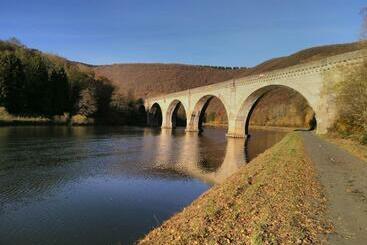 تختخواب و صبحانه Entre Meuse Et Forêt