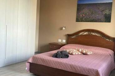 تختخواب و صبحانه Il Cortile Di Greta