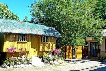 تختخواب و صبحانه Cristina Beachfront Cottages
