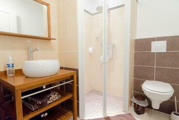 تختخواب و صبحانه Le Relais De Roscarven
