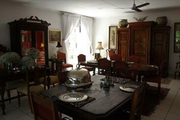 پانسیون Michaelangelo Guest House