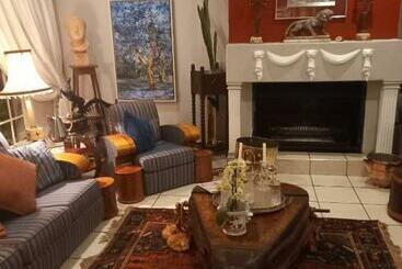 پانسیون Michaelangelo Guest House
