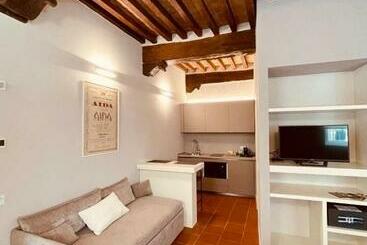پانسیون Palazzo Borgocolonne Apartments