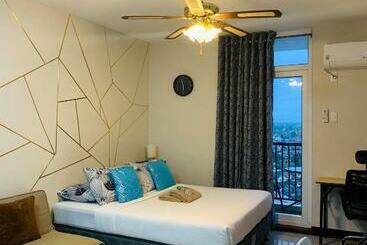 Quayside Condo Near Airport
