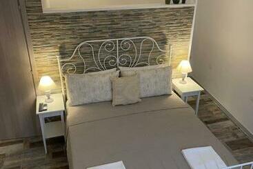 تختخواب و صبحانه Relais Medea