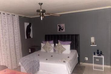 مبيت وإفطار Warmbaths Thai Spa And Guest House