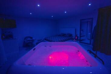 پانسیون Les Suites Love 1 Spa Vue Mer Piscine