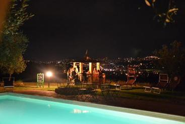 تختخواب و صبحانه Perugia Farmhouse