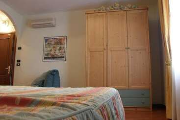تختخواب و صبحانه Residence Meuble' Cortina