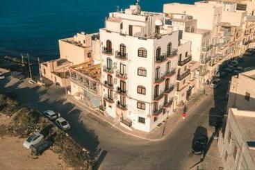 Sunset Seaview Apartments