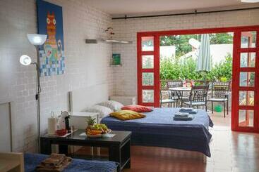 Los Geranios, Close To Beach, Puerto Colon, Yellowcat 2