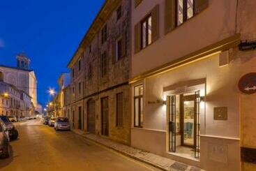 Апарт-отель Boutique Hostal Born53 Im Stadtkern Von Llucmajor, Mallorca
