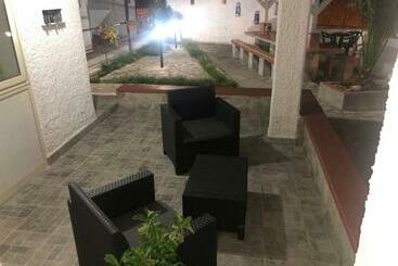تختخواب و صبحانه Evergreen