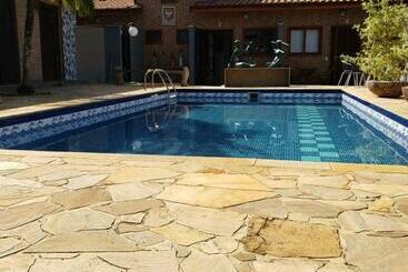 پانسیون Suítes Verano Ubatuba   Bairro Itaguá   Com Piscina