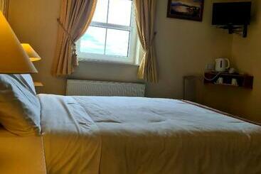 Archmor House B&b