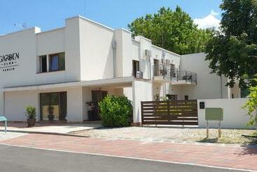 تختخواب و صبحانه Garden Club Panzió