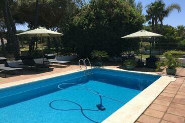 تختخواب و صبحانه Villa De La Luz Luxury Guesthouse