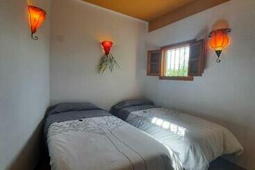 تختخواب و صبحانه Alpujarra Guesthouse, Habitaciones En Un Cortijo Sostenible Y Aislado En Medio De La Nada En Parque