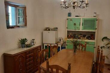 تختخواب و صبحانه Alpujarra Guesthouse, Habitaciones En Un Cortijo Sostenible Y Aislado En Medio De La Nada En Parque