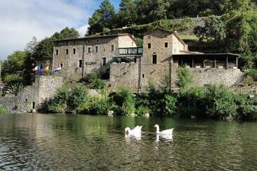 住宿加早餐  Le Moulin Du Temps  Chambres Et Lounge Bar Au Bord De La Rivière