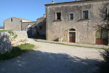 تختخواب و صبحانه Casina Di Grotta Di Ferro
