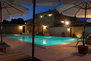 تختخواب و صبحانه Casina Di Grotta Di Ferro