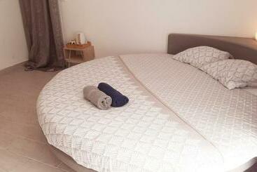 تختخواب و صبحانه Allegria Nimes Chambre Deluxe Spa
