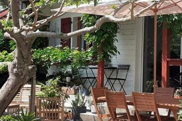 مبيت وإفطار Au Bosquet, Chambre Et Salle De Bains Avec Petit Déjeuner à 600 M Du Centre Dans Un Cadre Calme Et V