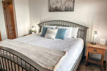 Remodeled Ski In Out   305 Soaring Eagle   Luxury!
