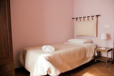 تختخواب و صبحانه Il Casale Di Gardenia
