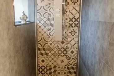 تختخواب و صبحانه Aux 3 Nuances Suites Privatives & Spa