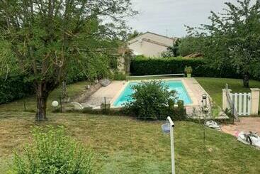 تختخواب و صبحانه Chambre Maison Piscine