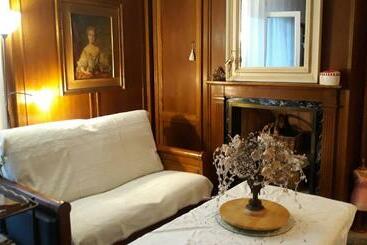 تختخواب و صبحانه Chambres D Hôtes Chez Catherine A Reus Chambre De Paris Avec Salle De Bains Privée
