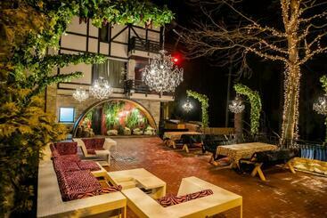 پانسیون Moft Villa