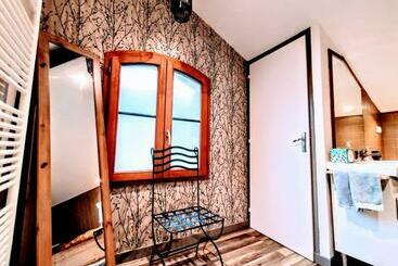 تختخواب و صبحانه La Maison Cachée Du Pavillon Bellevue