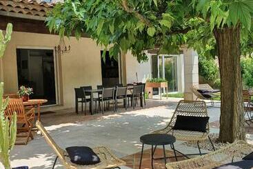 تختخواب و صبحانه Le Domaine Des Mûriers   Charme, Chic, Calme En Provence Côte D Azur