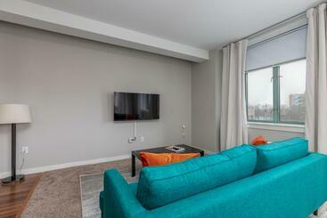 Park Pacific   Spacious Dt Apts With Free Parking By Zencity