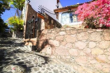 هتل Casa De Las Cruces Taxco